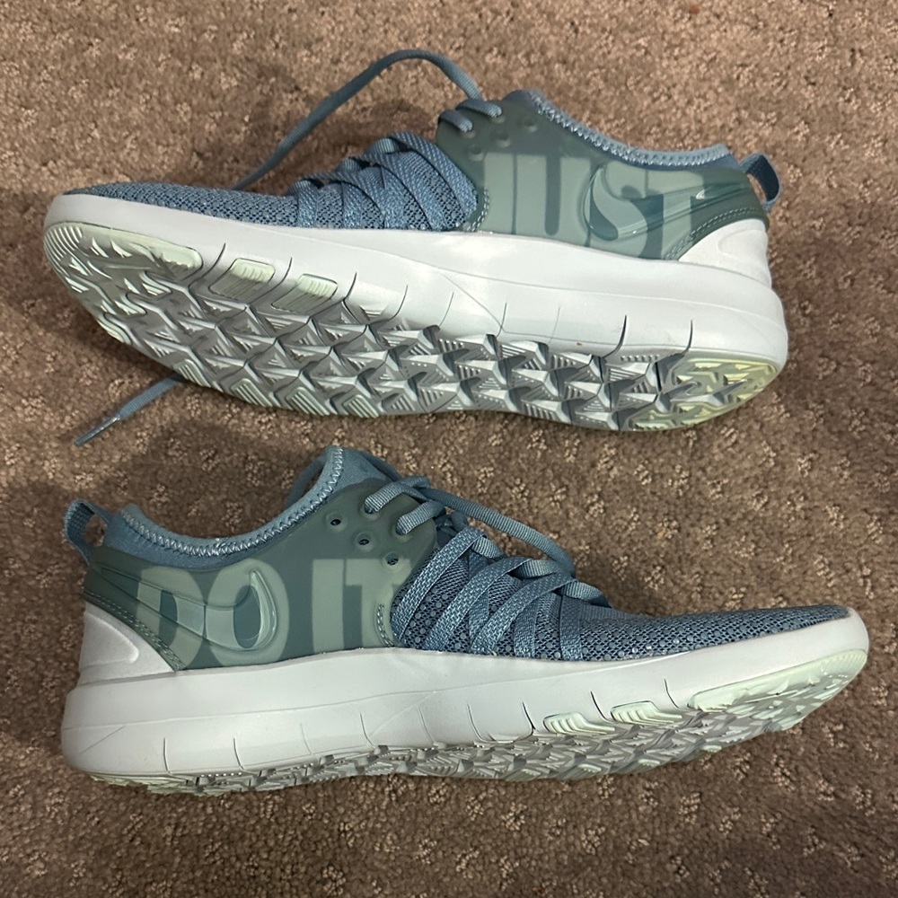 Nike Teal Athletic Shoes New - Picture 2 of 4